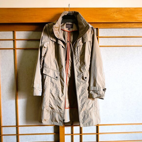 Cole Haan sz M Topaz Beige Tan Shimmer Travel Packable Raincoat Zip Hood Pockets - Picture 12 of 16